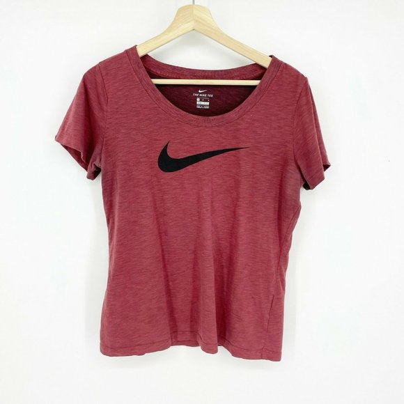 Nike Dri Fit T-Shirt Red The Nike Tee Maroon, M
